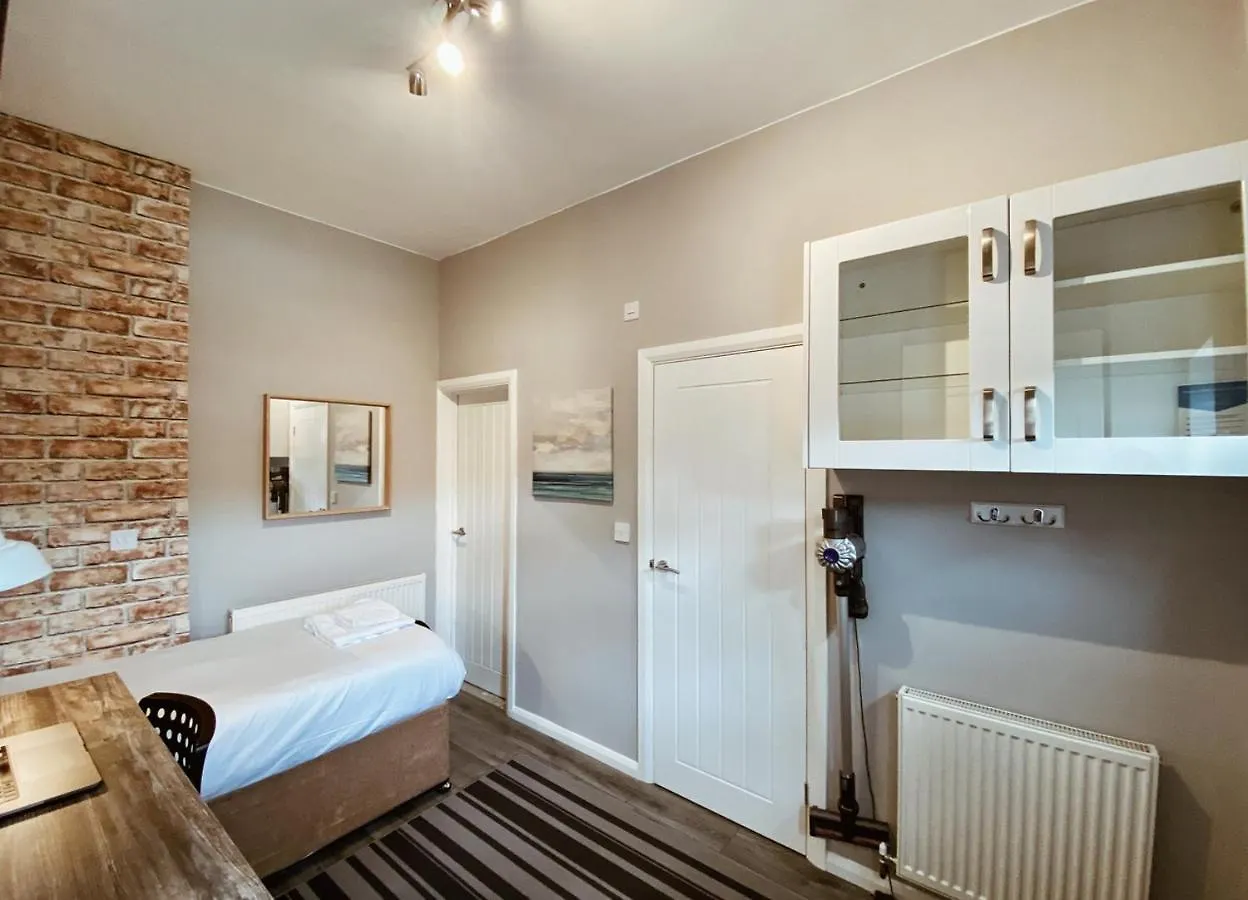 Limpenny Studio Apartment - Work Friendly And Outstanding Garden Studio Close To City Centre Nottingham