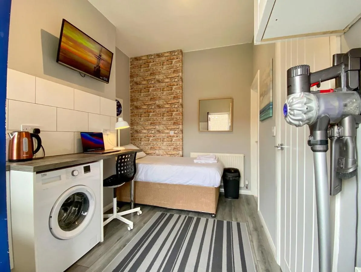 Limpenny Studio Apartment - Work Friendly And Outstanding Garden Studio Close To City Centre Nottingham